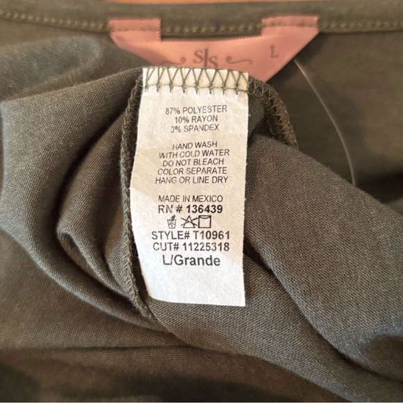 Dainty Fem Ruffle Top
NWT - Picture 5 of 7